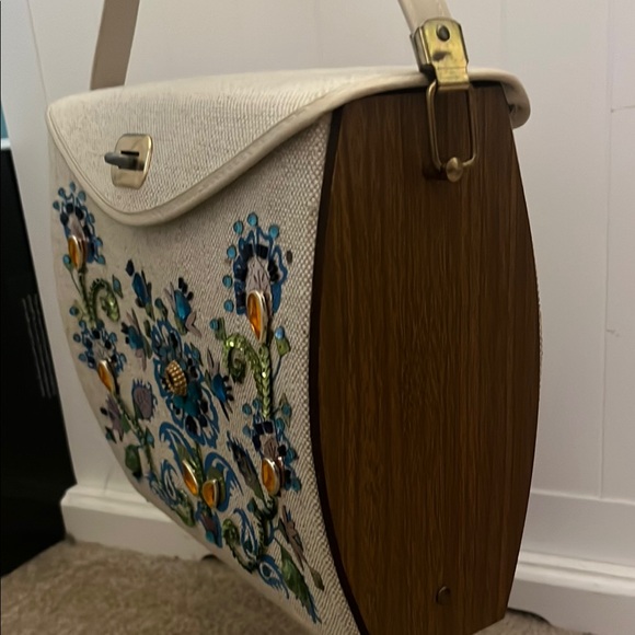 Cream and Blue Embroidered Shoulder Bag with Floral Design - Picture 3 of 5
